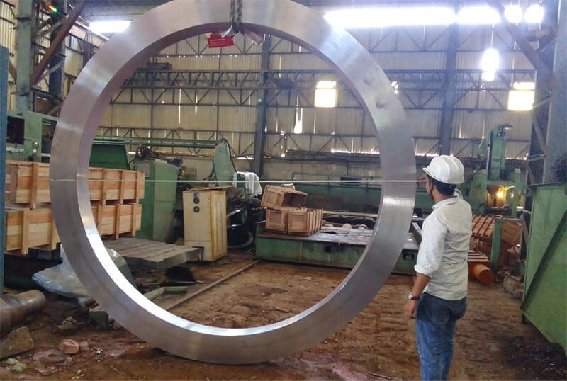 Apa Karakteristik Khusus Penempaan Poros dalam Produksi?